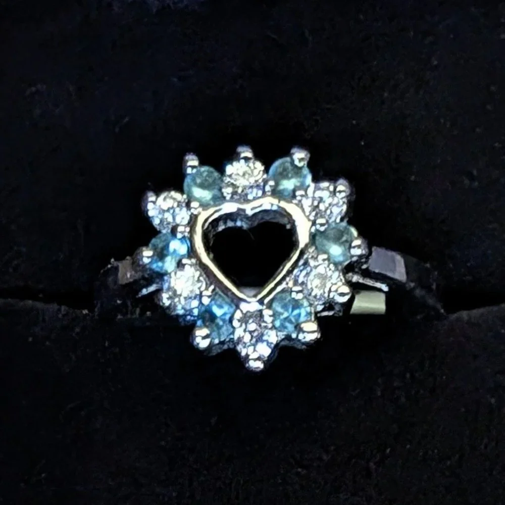 Heart Shaped .925 Sterling Silver Ring w/ Teal & Clear Brilliant Cubic Zirconia! - Picture 3 of 4